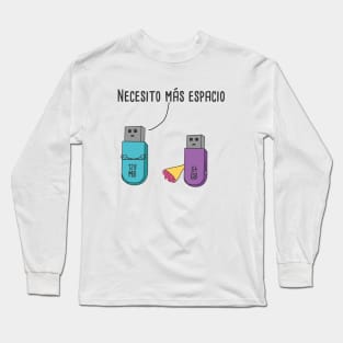 Necesito Más Espacio Spanish Pun Long Sleeve T-Shirt